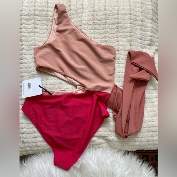 Carlie One Piece in Rouge Color Block • Size Medium •NWT - Picture 3 of 6